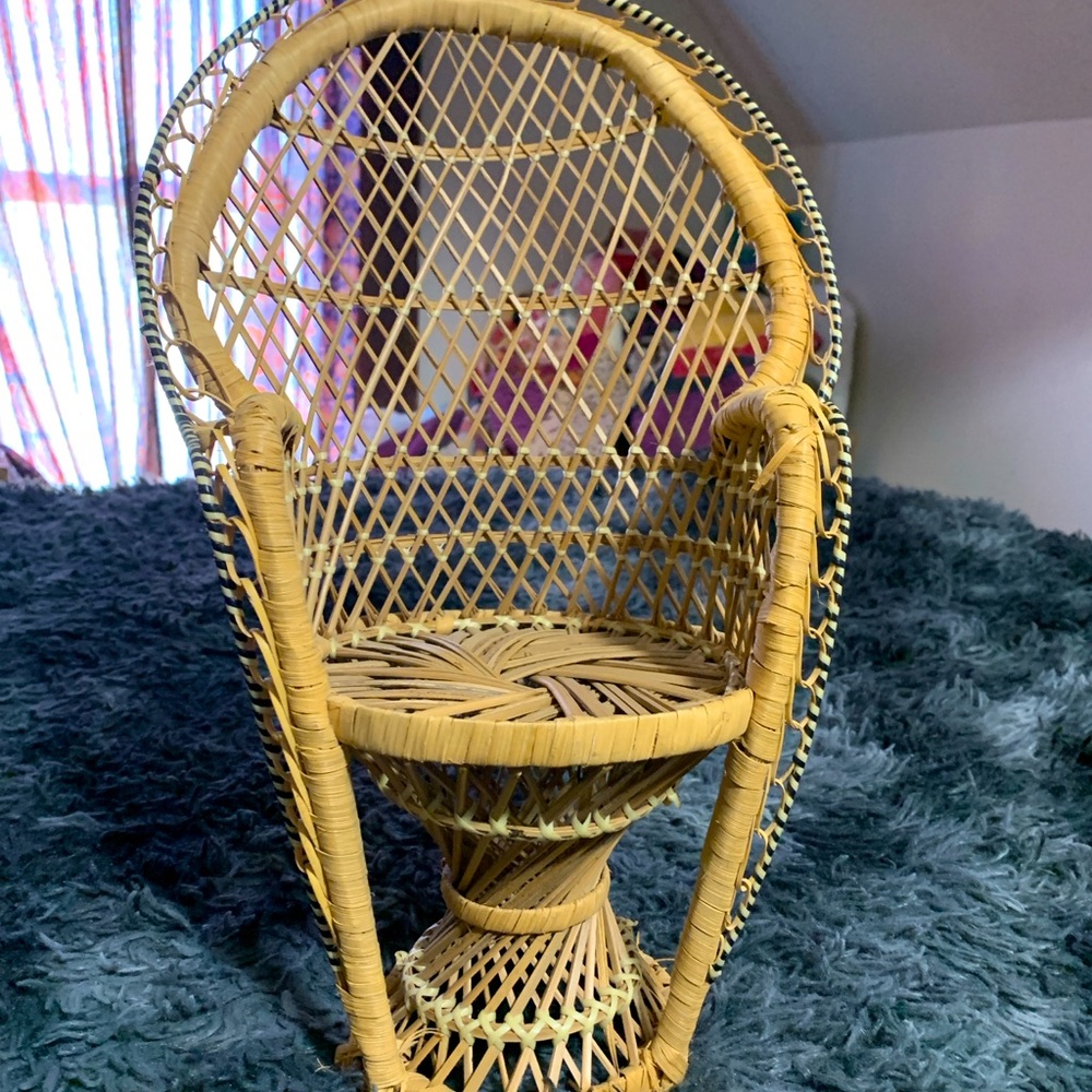 Wicker plant stand